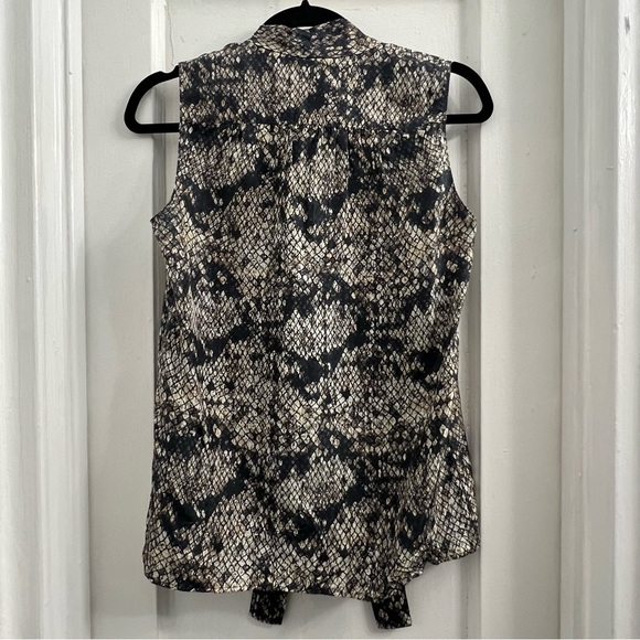 Theory Women’s Arilia Snakeskin Print Sleeveless Silk Blouse Size P (XS) - Picture 4 of 6